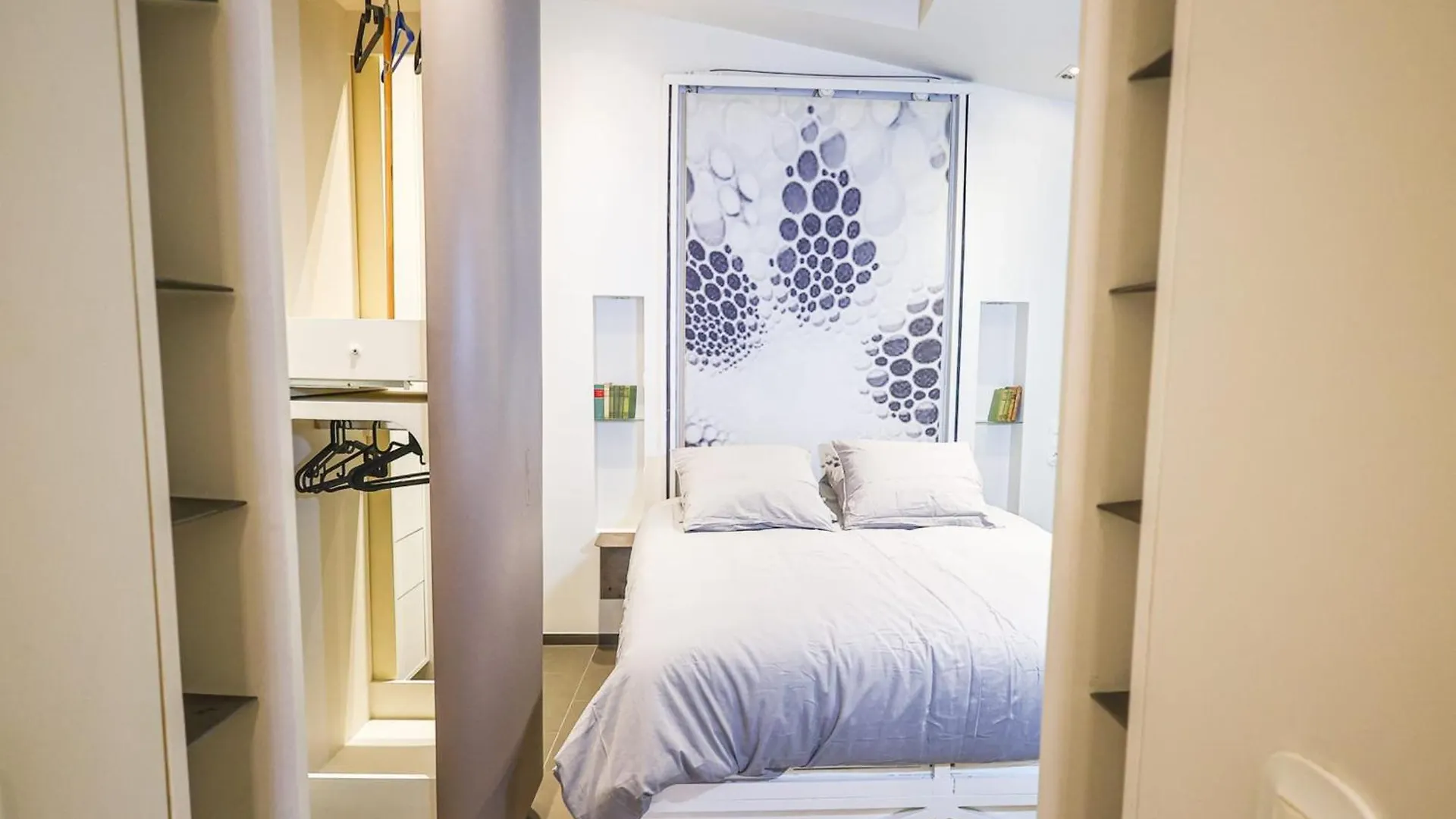 Elegant Appartement Climatise De 65 M2 Avec 2 Ch Paris 0*,  France